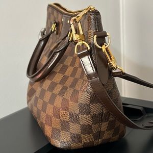 Louis Vuitton Authentic Brown Canvas Crossbody Purse